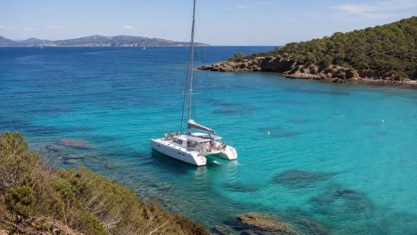 Offrez-vous une journée unique en catamaran à Hyères